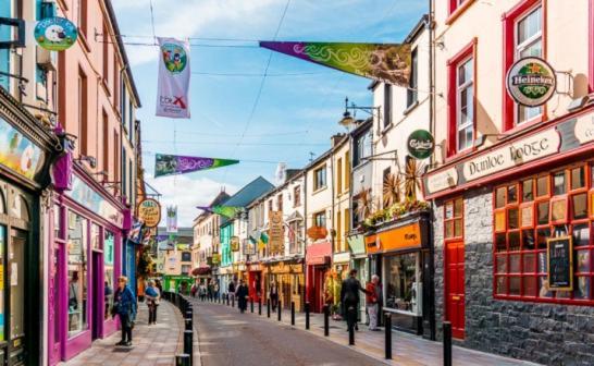 Location Location - Gorgeous 3 Bed Apartment In Killarney Luaran gambar